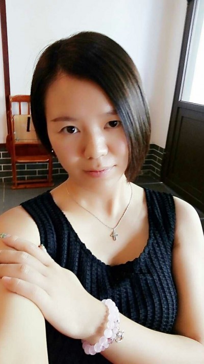 可愛らしい中国女性20代
