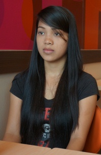 スリムでプロ―ポーションも魅力的なフィリピン女性10代