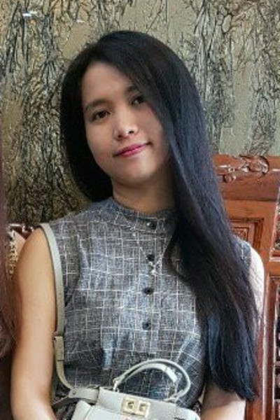 黒髪のきれいなベトナム女性20代