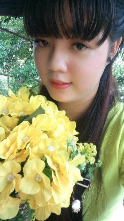 色白で肌のきれいなベトナム女性20代