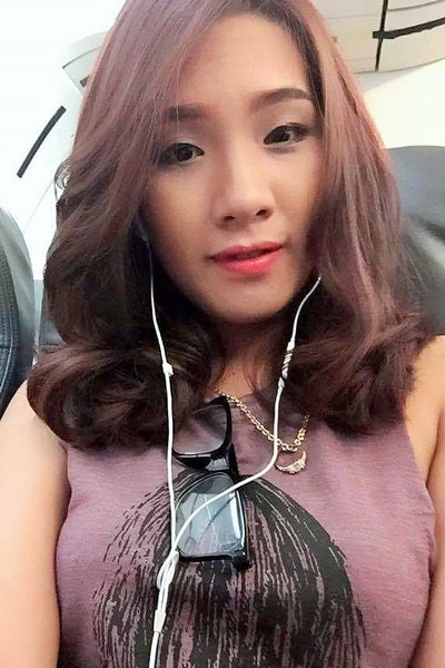 アオザイの似合う長身のベトナム女性20代
