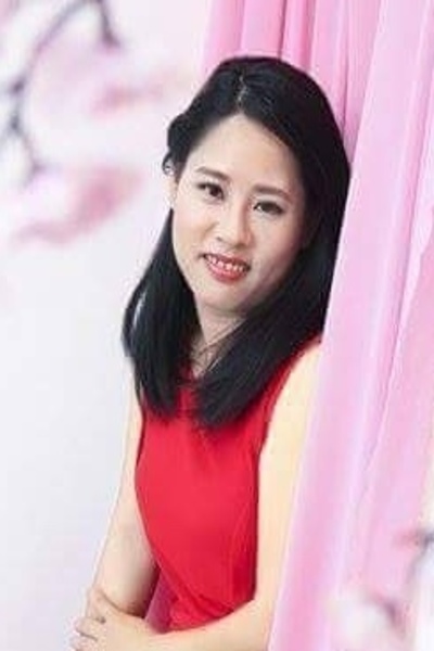 色白で清楚なベトナム女性30代