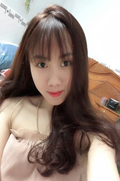 アオザイが可愛いベトナム女性10代