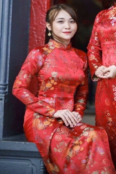 アオザイが可愛いベトナム女性10代
