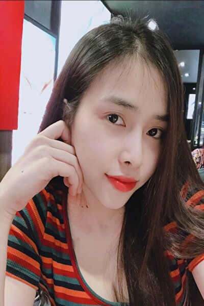 長い髪の綺麗なベトナム女性20代