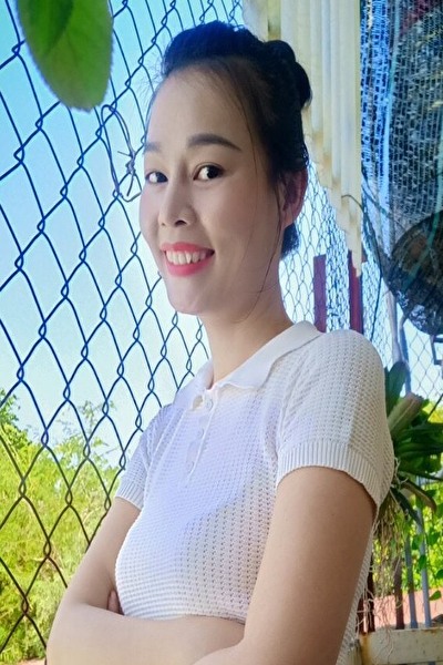 面倒見の良い大人のベトナム女性30代