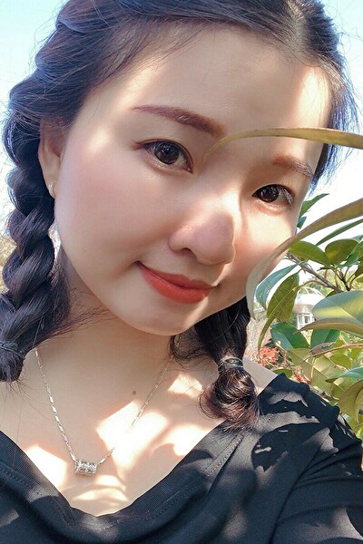 愛媛県在中色白で清楚なベトナム女性20代（SAM92）