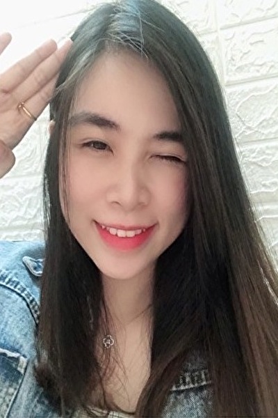 長い髪が自慢のベトナム女性20代（TVN22002）