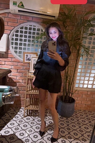 脚の綺麗なお洒落なベトナム女性30代（SAM22258）