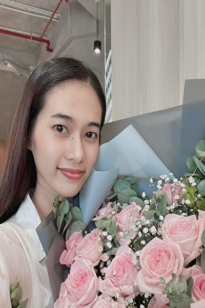 アオザイの似合う知的なベトナム女性20代（TJP22366）