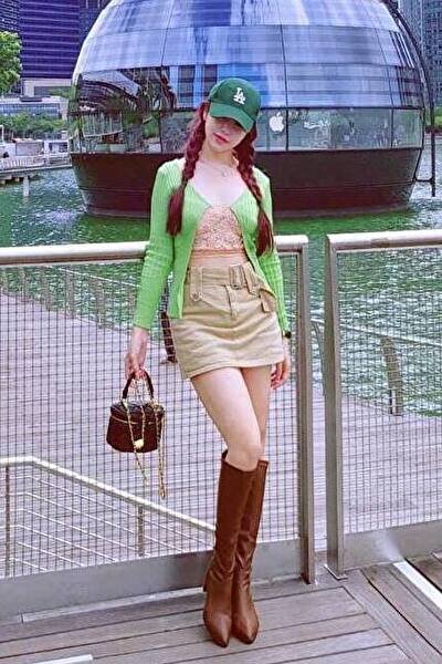 脚の綺麗なスタイルの良いベトナム女性30代（TJP22399）