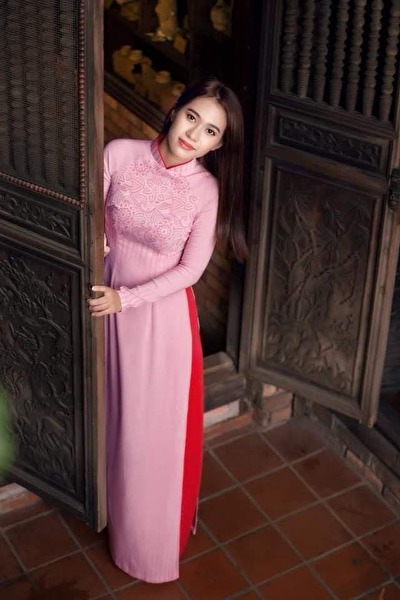アオザイの似合う知的なベトナム女性20代（TJP22366）