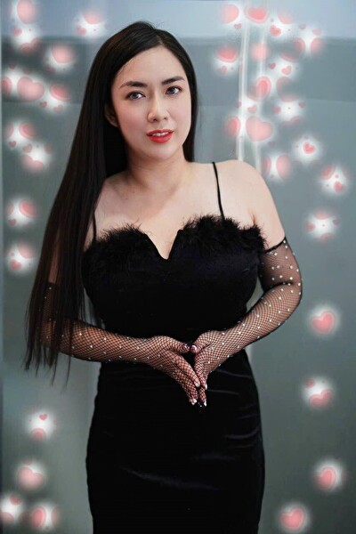 黒髪が自慢のベトナム女性30代（TH23258)