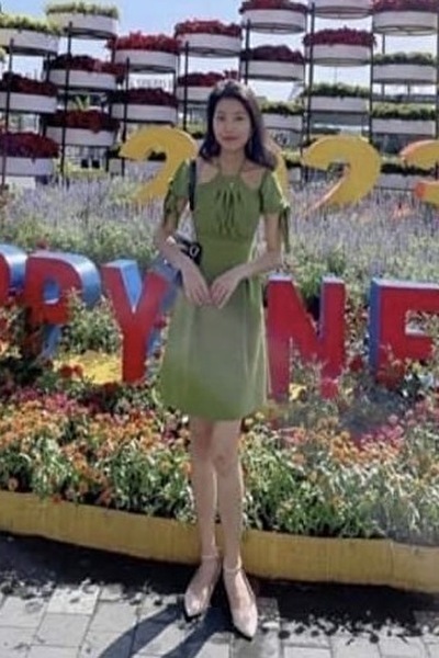 スタイルのいいお洒落なベトナム女性20代(TH24165)