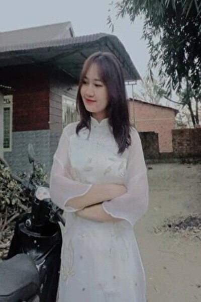 白色がお似合いの清楚なベトナム女性20代（SAM24351）