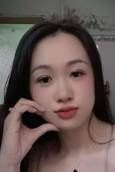 お寿司が好きなベトナム女性20代（JP25991 ）
