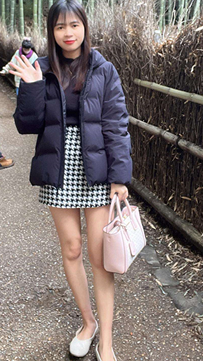 いつも幸せを感じている脚の綺麗なベトナム女性20代（TH25440 ）