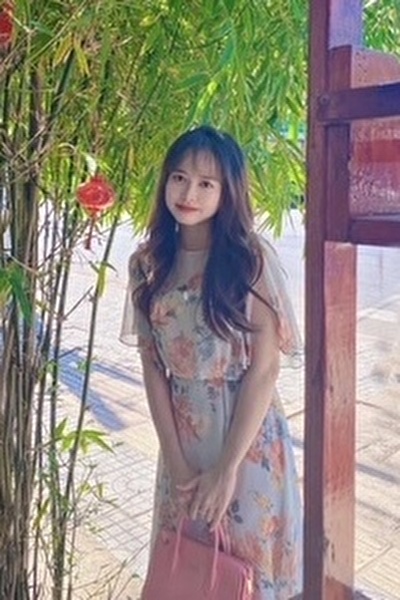 水泳に凝っている可愛らしいベトナム女性20代（QJP25002 ）