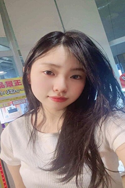 行動的な可愛らしいベトナム女性20代（HV25282）