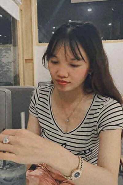 高身長でスタイルの良いお洒落なベトナム女性30代（TH25509 ）
