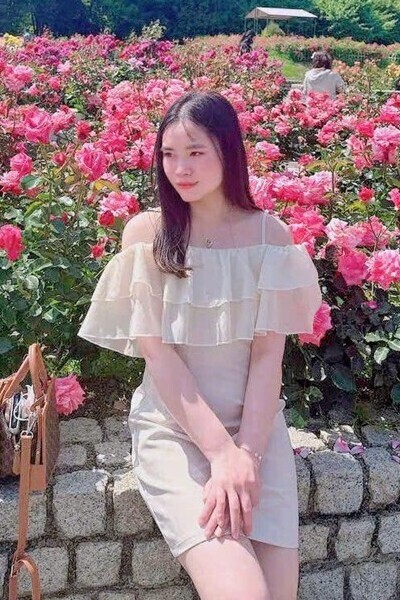 大阪在中の文化と料理を探索するベトナム女性20代（HV25301 ）