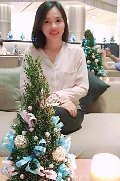 花を育てる事が大好きな知的で清楚なベトナム女性30代（HV25318 ）