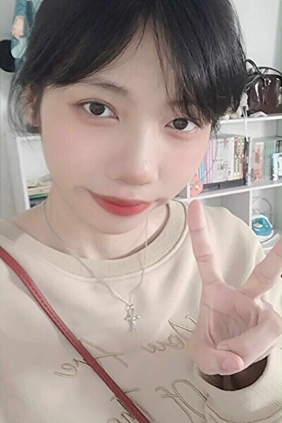 楽器が好きな社交的なベトナム女性20代（TH25538 ）