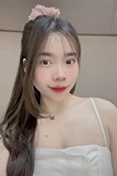 埼玉県在中のまだあどけなさが残るベトナム女性20代（HV25323）